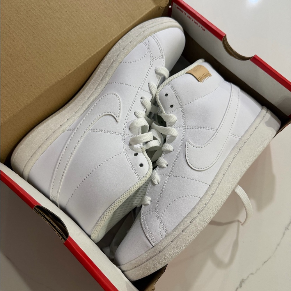 Women’s Nike Court Royale 2 Mid Size 8, White